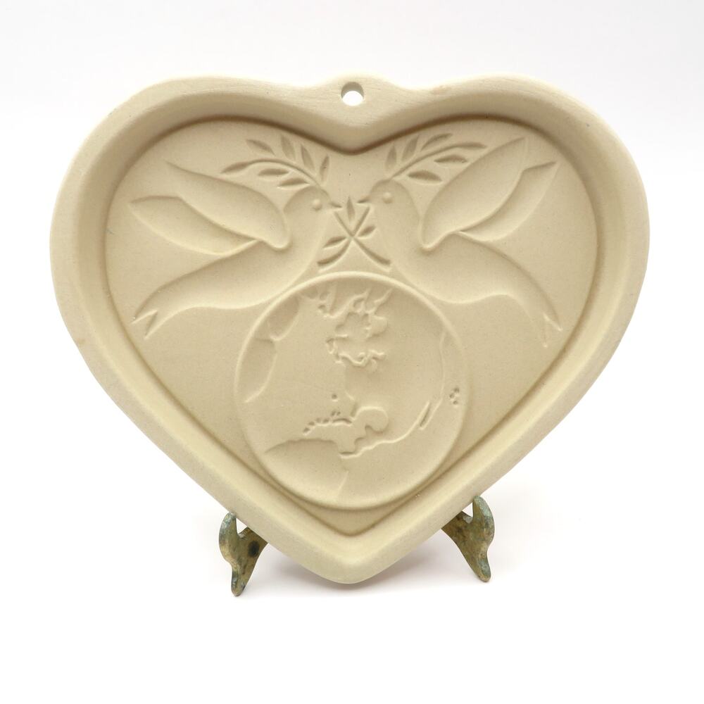 Pampered Chef Peace on Earth Heart Stoneware Cookie Mold Family Heritage USA